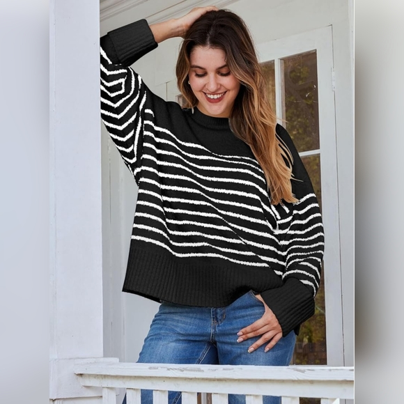 NWT! Women's Warm Black and White Striped Oversized Knit Sweater  Various Sizes - Picture 3 of 5
